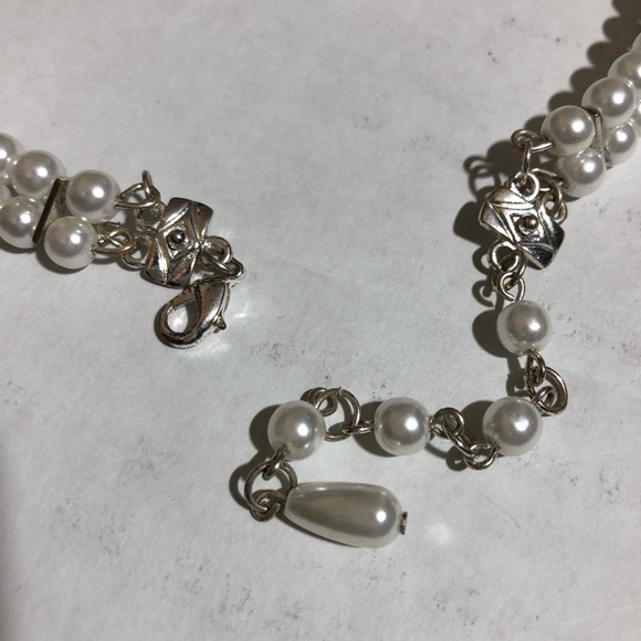 Bundled Pearl Necklace - Picture 4 of 8